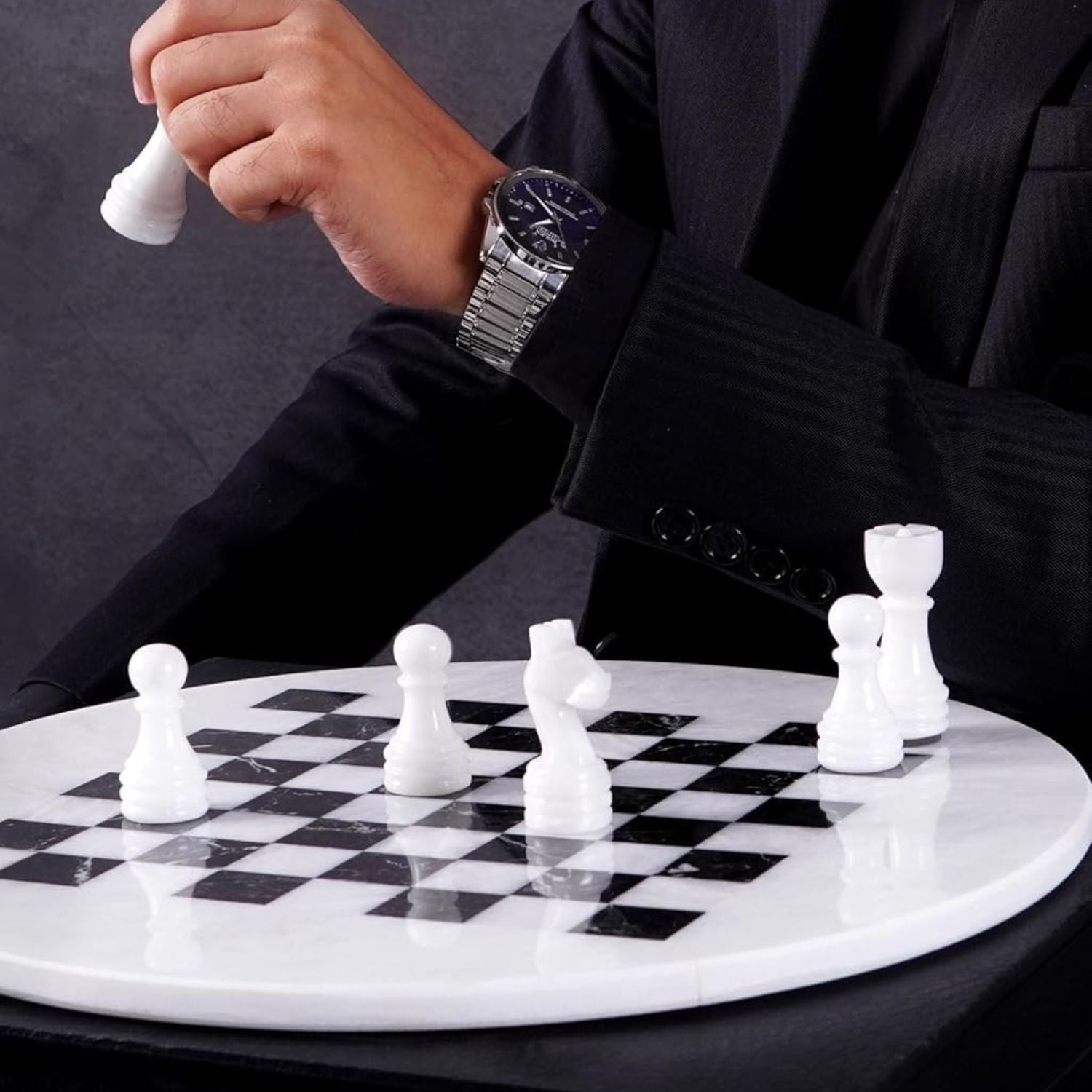 round white black chess set