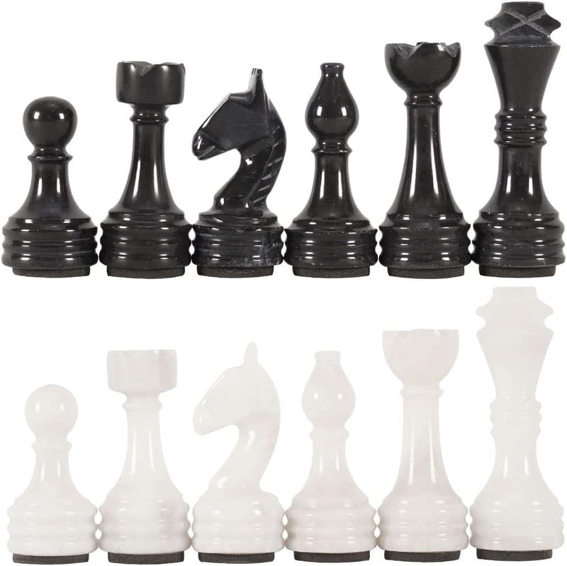 black and white chess pieces